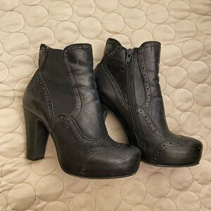 Pre-owned Miz Mooz Booties
